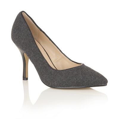 Dolcis Black 'Tiana' court shoes